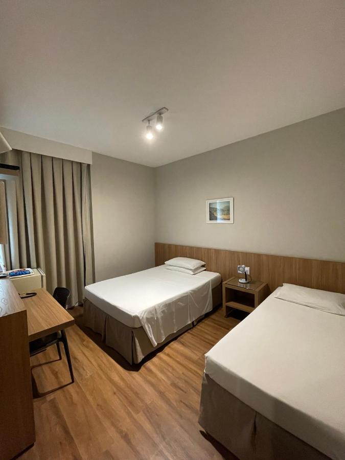 Real Hotel Sete Lagoas Esterno foto
